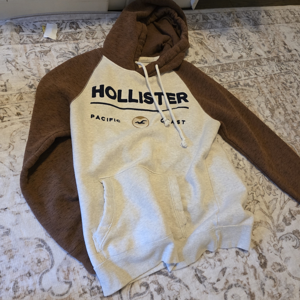 Hollister Men's Brown and Cream Sweater